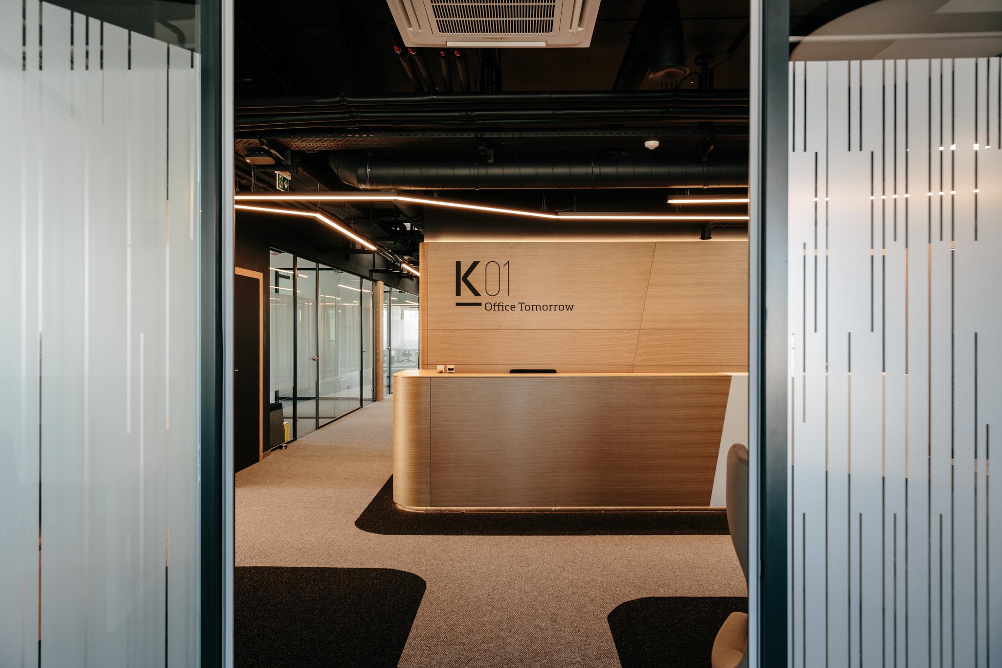 AM-Office_ indoor frontal